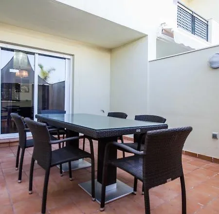 Cozy Townhouse In El Madronal アデヘ